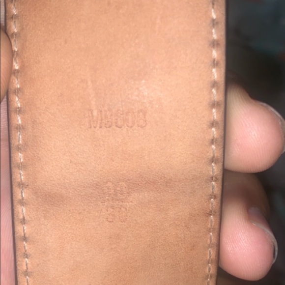 LV belt it is also for men so don’t trip - Picture 4 of 5